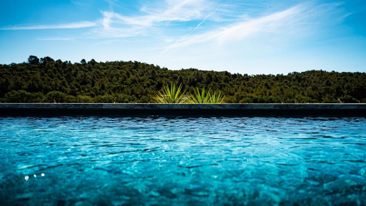 Sous Les Pins Gites Et Chambres D'Hotes La Londe-les-Maures Exteriör bild