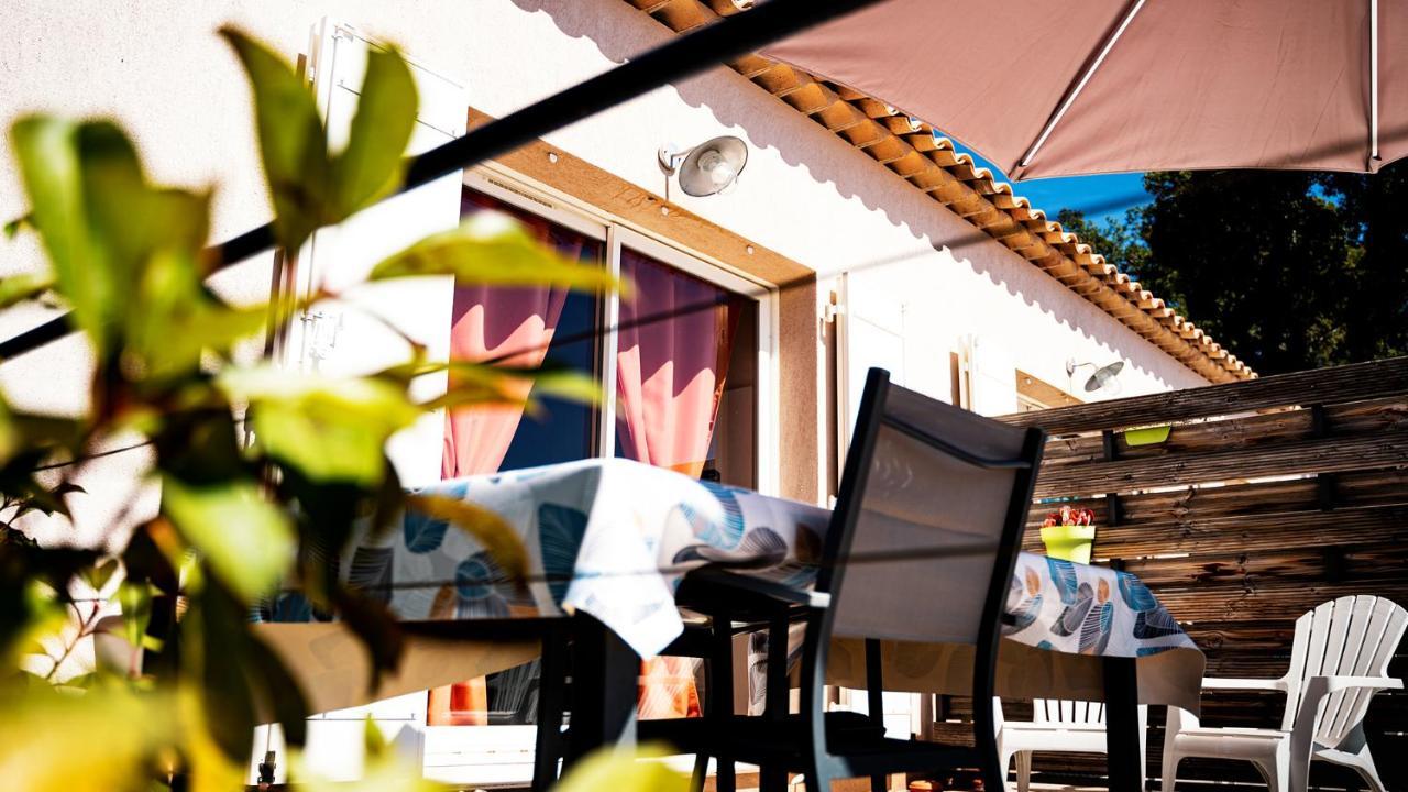 Sous Les Pins Gites Et Chambres D'Hotes La Londe-les-Maures Exteriör bild