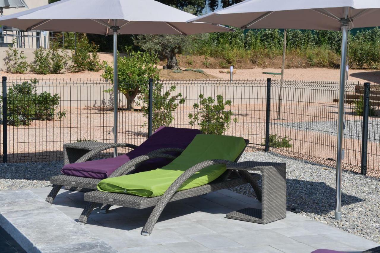 Sous Les Pins Gites Et Chambres D'Hotes La Londe-les-Maures Exteriör bild